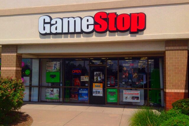 1075px-GameStop_(14666287269)