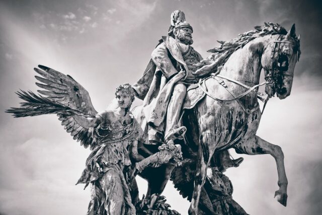 statue-3588165_1280